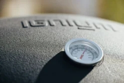 IGNIUM Der Feinschmecker Grill -Webe Grill Geschaft Holzkohlegrill mit Deckel und Thermometer Feinschmecker by IGNIUM Detail