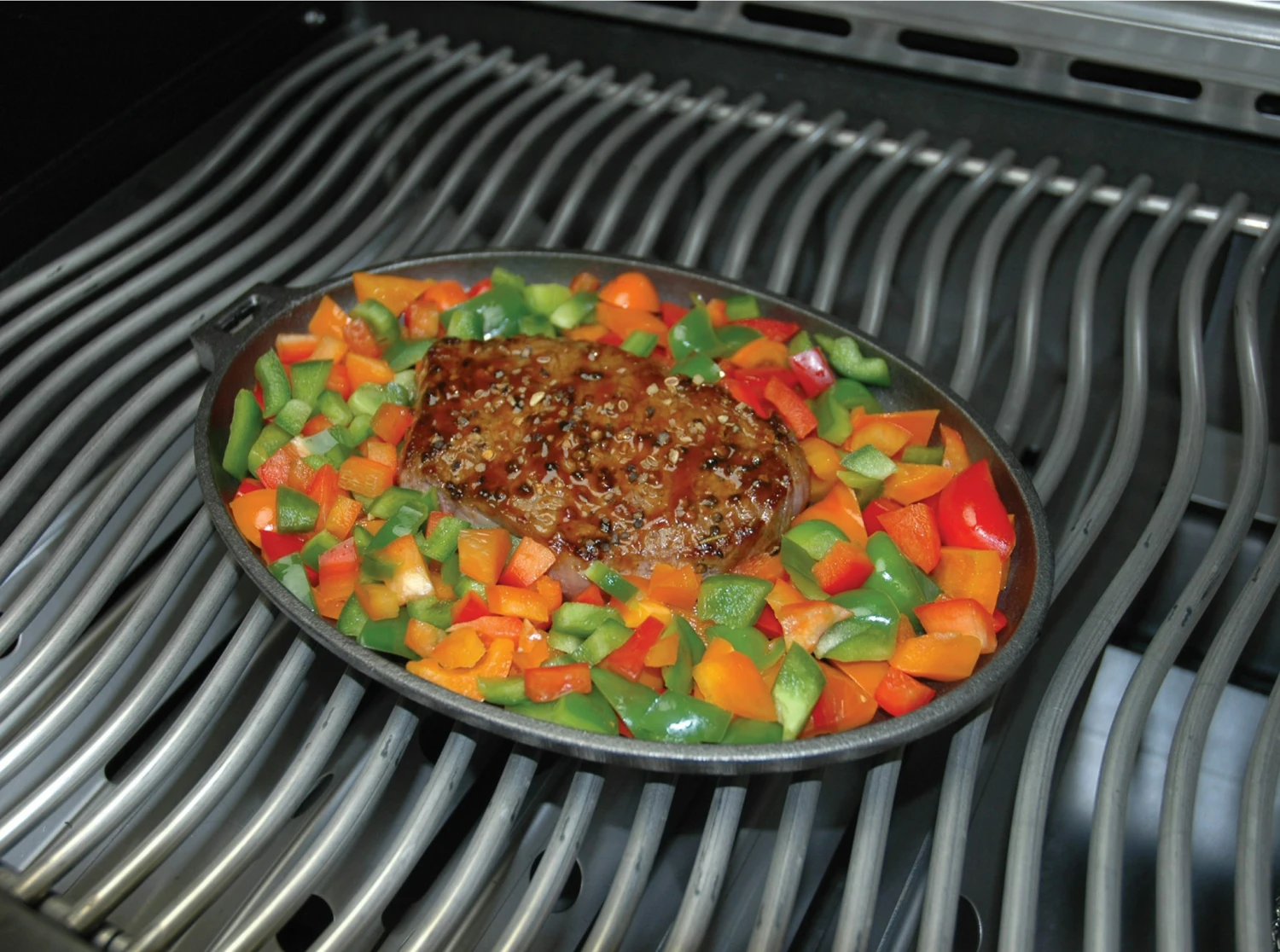 NAPOLEON Gusseiserne Pfanne Mit Untersetzer (56003) 2 NAPOLEON Gusseiserne Pfanne Mit Untersetzer (56003) – Bild 2