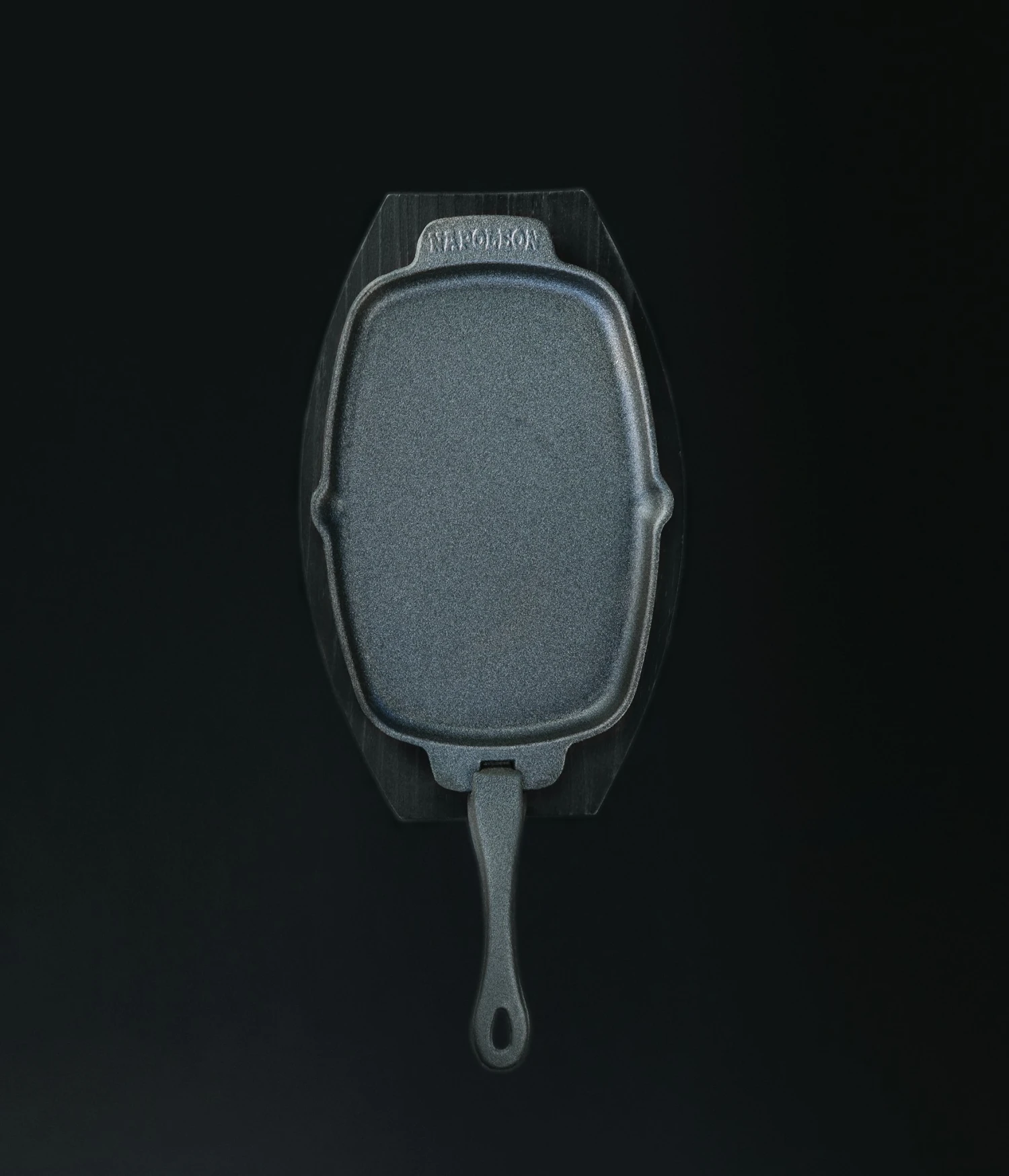 NAPOLEON Gusseiserne Pfanne Mit Holz-Untersetzer (56008) 7 NAPOLEON Gusseiserne Pfanne Mit Holz-Untersetzer (56008) – Bild 7