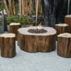 Gardenforma Sitzgruppen -Set: Gas Feuerstelle Manchester Aus Faserbeton In Baumstammoptik, Redwood & 4x Hocker