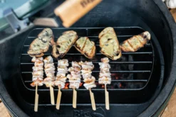 Big Green Egg Satay Grill -Webe Grill Geschaft Webversion Prawns BigGreenEgg 2019M04 4