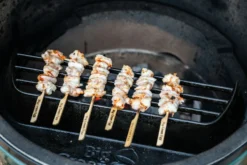 Big Green Egg Satay Grill -Webe Grill Geschaft Webversion Prawns BigGreenEgg 2019M04 8