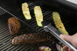 Broil King Baron Präzisionsgrillzange -Webe Grill Geschaft broil king 64036 0060162640360 PRAEZISIONS GRILLZANGE BARON KURZ LIFESTYLE 06