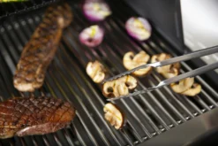 Broil King Baron Präzisionsgrillzange -Webe Grill Geschaft broil king 64036 0060162640360 PRAEZISIONS GRILLZANGE BARON KURZ LIFESTYLE 09