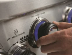 Broil King Regal 490 Inkl. Abdeckhaube, Gussplatte & Wokeinsatz -Webe Grill Geschaft broilking REGAL 490 SCHWARZ FEATURE 05