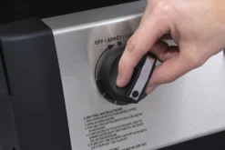 Broil King Royal 340 Inkl. Abdeckhaube -Webe Grill Geschaft broilking ROYAL 340 824262 FEATURE 02