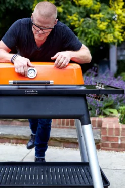 Everdure FURNACE Gasgrill Rot Mit Drei Brennern - Auslaufartikel 7 Everdure FURNACE Gasgrill Rot Mit Drei Brennern - Auslaufartikel -Webe Grill Geschaft everdure Furnace eston Aktion1