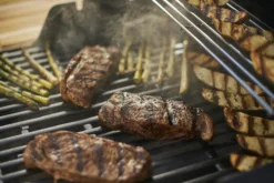 Weber Spirit E-315 GBS -Webe Grill Geschaft webe 46512279 E315 Food 1